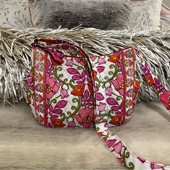 VERA BRADLEY Lilli Bell On The Go Crossbody Pink Green White Tulip Floral 2013 - Picture 1 of 16